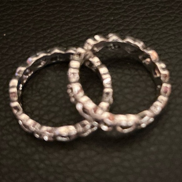 Set of 2 heart shaped rings (one size fits most) - Picture 2 of 2